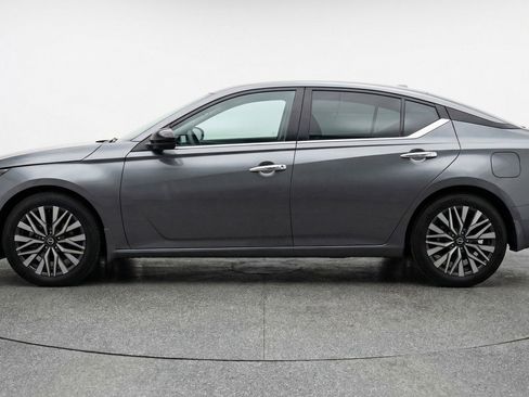 Used 2025 Nissan Altima 2.5 SV image 5