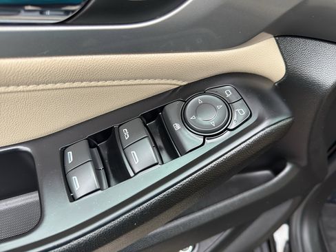 Used 2023 Chevrolet Traverse LT image 13