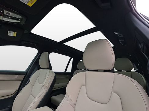 New 2026 Volvo XC90 B6 Plus w/ Protection Package Premier image 42