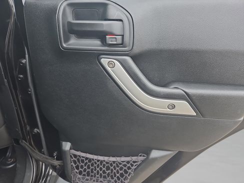 Used 2017 Jeep Wrangler Unlimited Sahara image 22