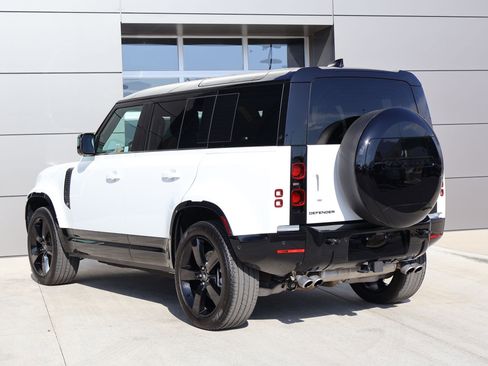 Certified 2025 Land Rover Defender 110 X-Dynamic SE AWD/4WD image 10