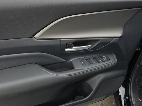 New 2026 Toyota Grand Highlander AWD Hybrid image 12