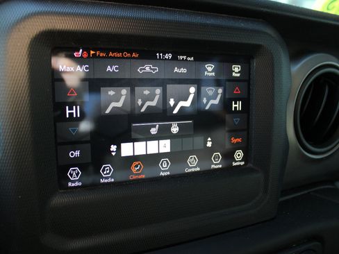 Certified 2021 Jeep Gladiator Willys image 27