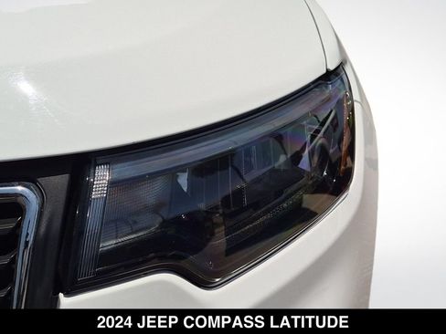 Used 2024 Jeep Compass Latitude AWD/4WD image 10