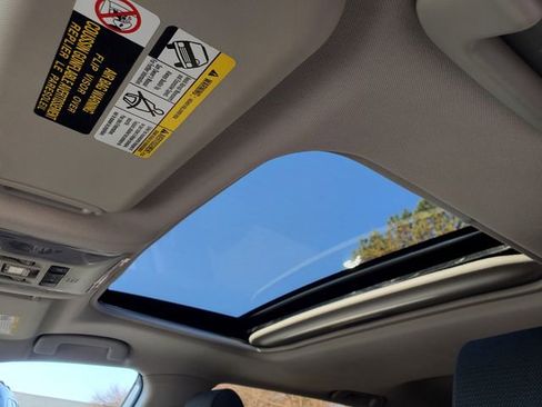 Used 2022 Toyota RAV4 XLE w/ Convenience Package image 33