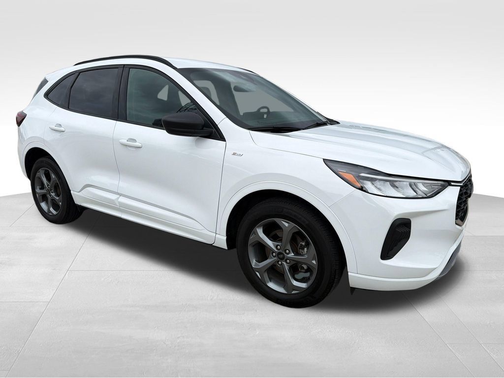 Used 2023 Ford Escape ST-Line w/ Tech Pack #1 AWD/4WD image 8