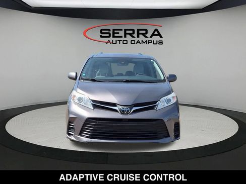 Used 2018 Toyota Sienna LE w/ Carpet Mat Package FWD image 8