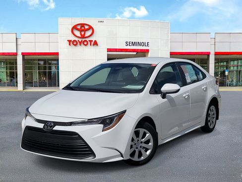 Used 2026 Toyota Corolla LE image 1