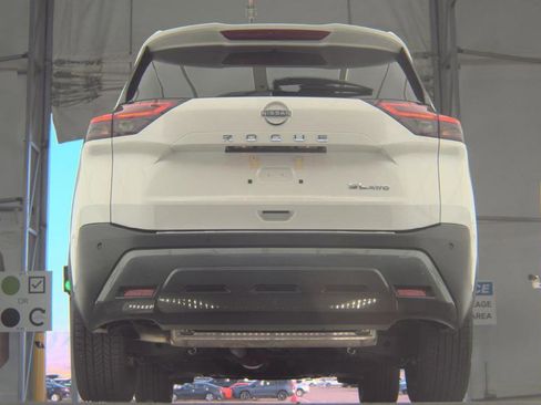 Used 2023 Nissan Rogue SL AWD/4WD image 3