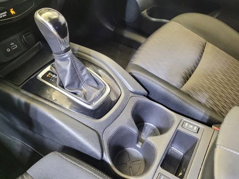 Used 2019 Nissan Rogue SV AWD/4WD image 26