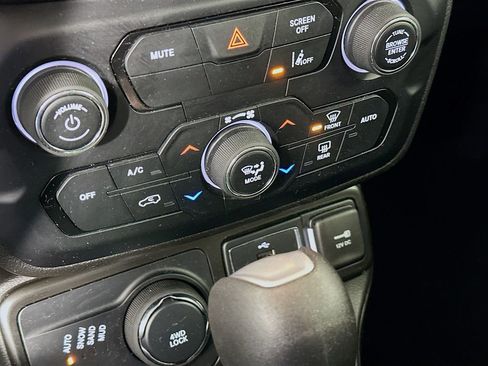 Used 2022 Jeep Renegade Latitude image 25