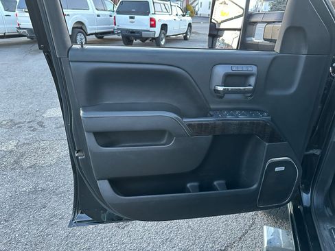 Used 2015 GMC Sierra 2500 Denali w/ Duramax Plus Package image 31