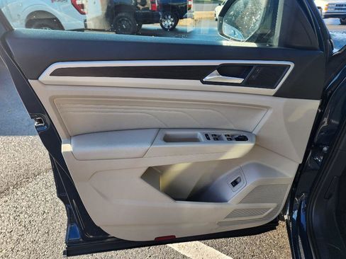 Used 2021 Volkswagen Atlas SE image 17