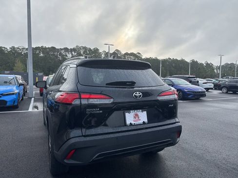 Used 2022 Toyota Corolla Cross XLE image 3