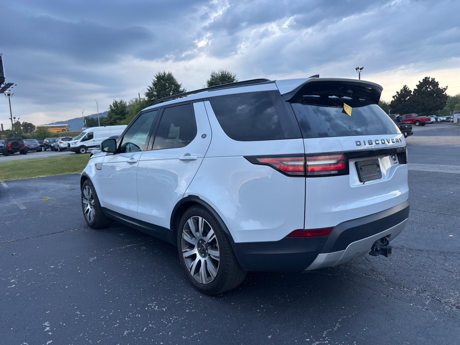 Used 2018 Land Rover Discovery HSE AWD/4WD image 7
