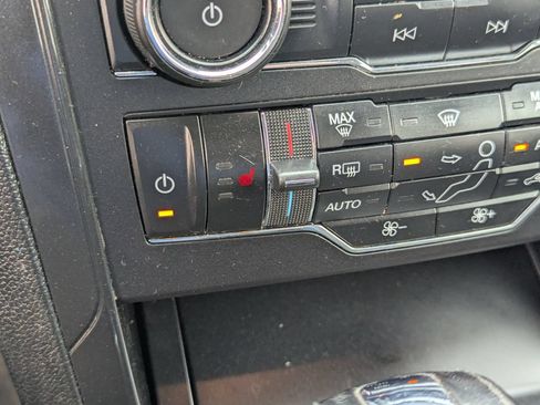 Used 2018 Ford Explorer XLT w/ Equipment Group 202A AWD/4WD image 16