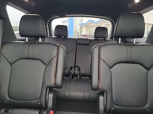 Used 2024 Honda Pilot TrailSport image 10