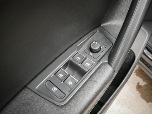 Used 2021 Volkswagen Tiguan S image 15