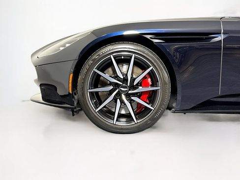 Used 2021 Aston Martin DB11 Coupe RWD image 28