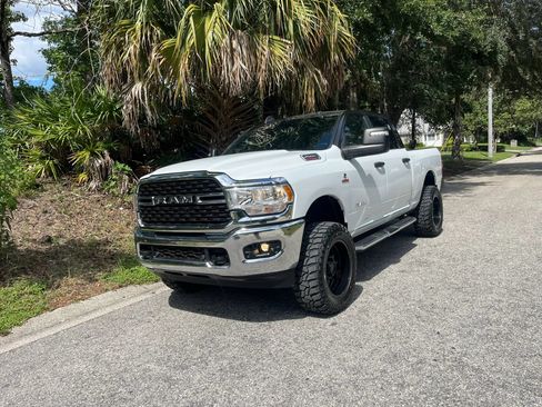 Used 2024 RAM 2500 Big Horn w/ Off Road Package AWD/4WD image 10