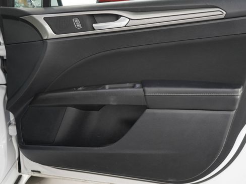 Used 2020 Ford Fusion SE image 10