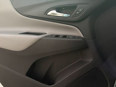 Used 2020 Chevrolet Equinox LS image 12