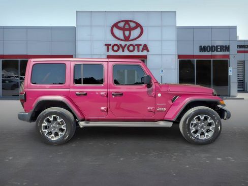 Used 2024 Jeep Wrangler Unlimited Sahara w/ Technology Group AWD/4WD image 6