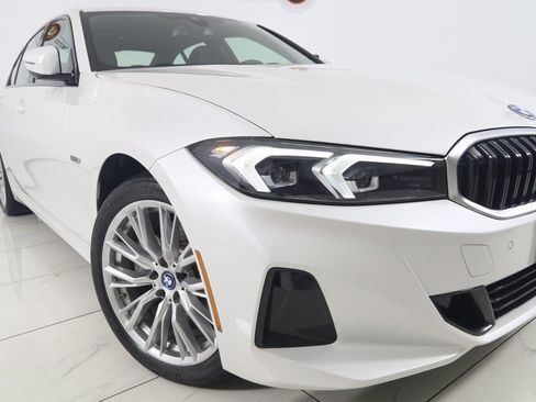 Used 2023 BMW 330e xDrive w/ Premium Package image 17