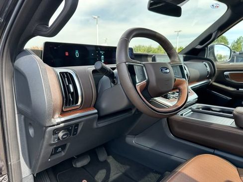 Used 2025 Ford Expedition King Ranch image 29