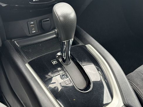 Used 2014 Nissan Rogue S image 23