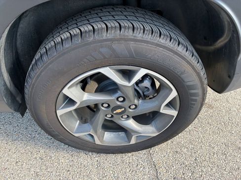 Used 2025 Chevrolet Trax LT w/ LT Convenience Package image 29