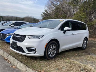 Used 2023 Chrysler Pacifica Touring-L