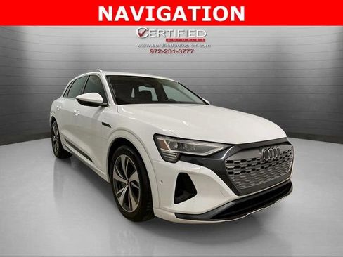 Used 2024 Audi Q8 e-tron Premium Plus w/ Premium Plus Package image 3