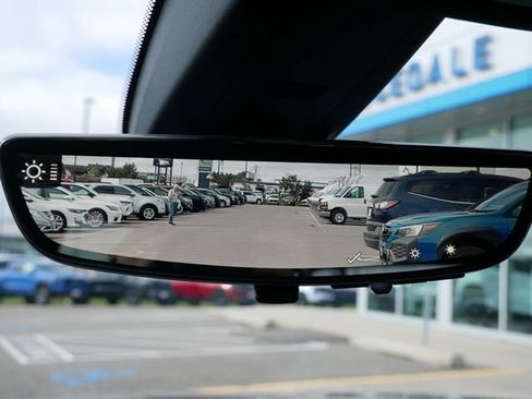 Used 2023 Chevrolet Traverse LT w/ Rear Camera Mirror Package AWD/4WD image 21