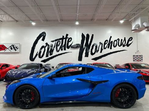 Used 2025 Chevrolet Corvette Z06 RWD image 2