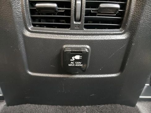 Used 2016 Nissan Titan SL image 19