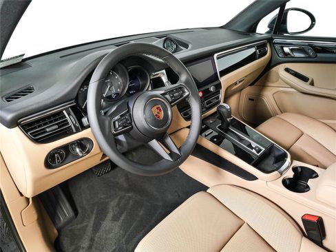 Used 2026 Porsche Macan Turbo AWD/4WD image 4