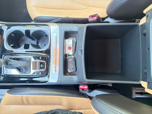 Used 2024 Kia Carnival EX FWD image 26