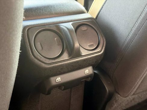 Used 2022 Jeep Wrangler Unlimited Sport AWD/4WD image 15