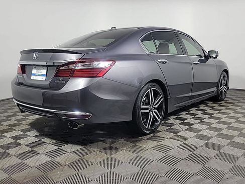 Certified 2017 Honda Accord Touring image 5
