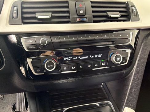 Used 2018 BMW 320i Sedan image 18