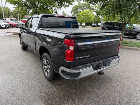 Used 2022 Chevrolet Silverado 1500 LT AWD/4WD image 3