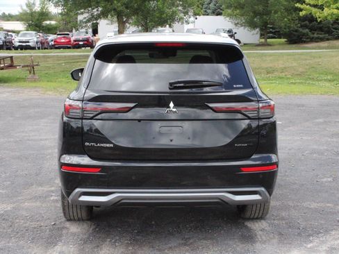 New 2025 Mitsubishi Outlander AWD image 8