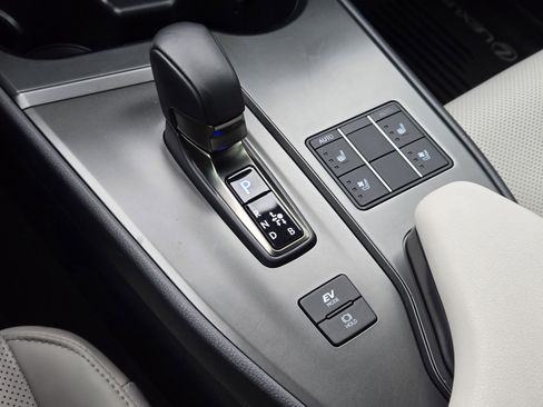 Certified 2025 Lexus UX 300h FWD image 28