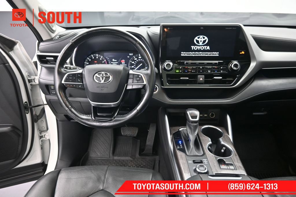 Used 2021 Toyota Highlander Platinum AWD/4WD image 11