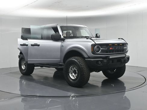 Used 2023 Ford Bronco Black Diamond AWD/4WD image 31