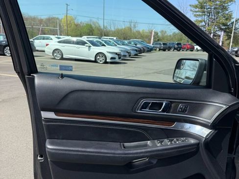 Used 2017 Ford Explorer Limited image 13