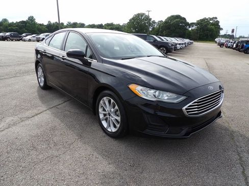 Used 2020 Ford Fusion SE FWD image 2