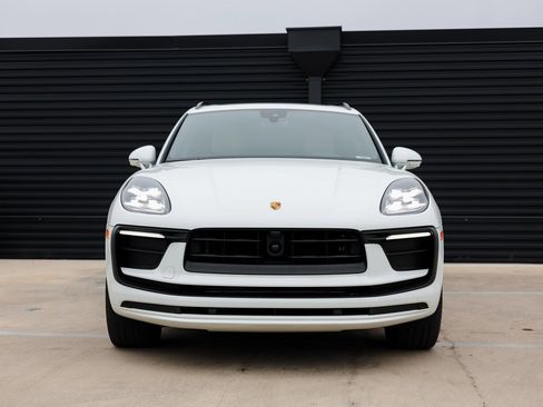 Certified 2023 Porsche Macan image 10