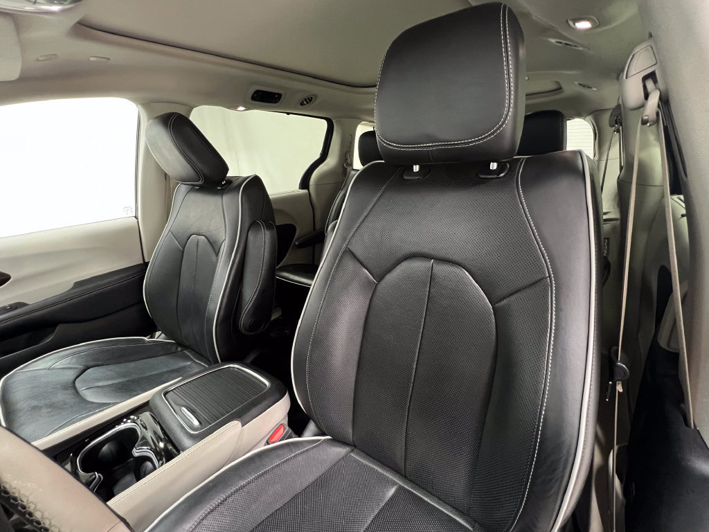 Used 2021 Chrysler Pacifica Limited FWD image 15